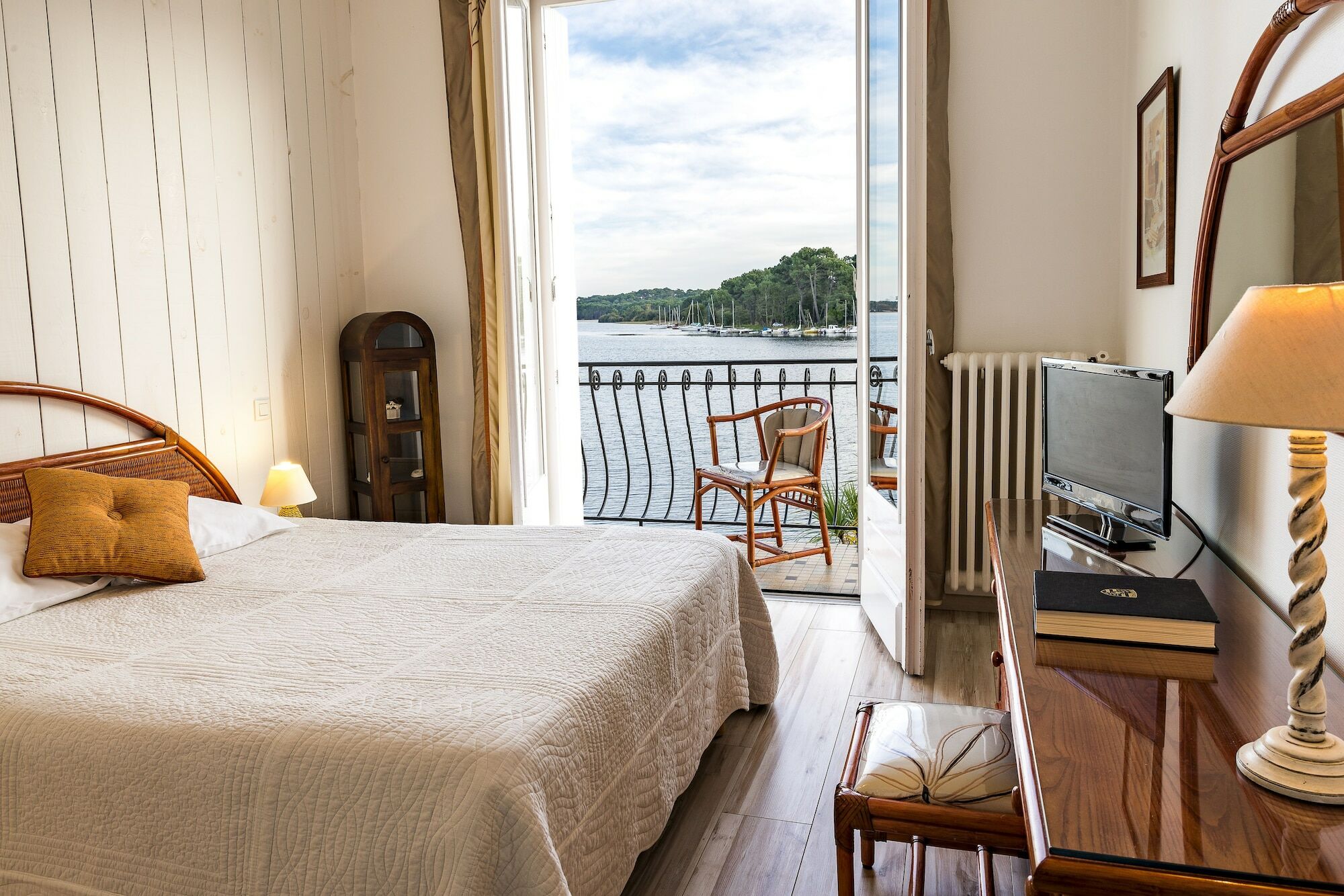 Hotel La Caravelle Logis Biscarrosse Zewnętrze zdjęcie